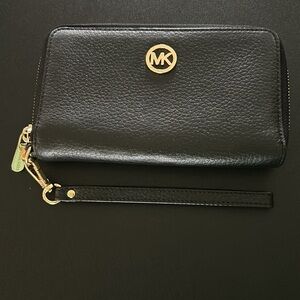 Michael Kors Leather Zip Around Leather Wristlet NWOT
